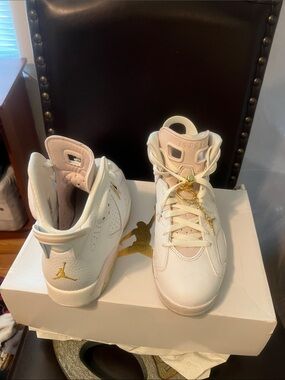 Air Jordan 6 Retro Women's White/metallic Gold Sneakers,Size 10 women/ men 8.5 S